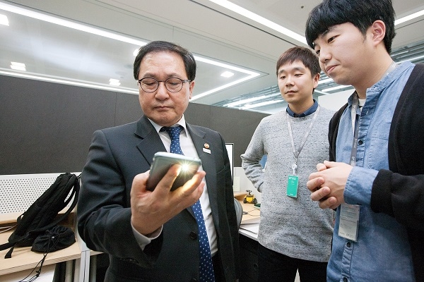 과기정통부 유영민 장관이 인터넷 업계와 공동 노력으로 구제개선에 나선다. [사진=과학기술정보통신부]