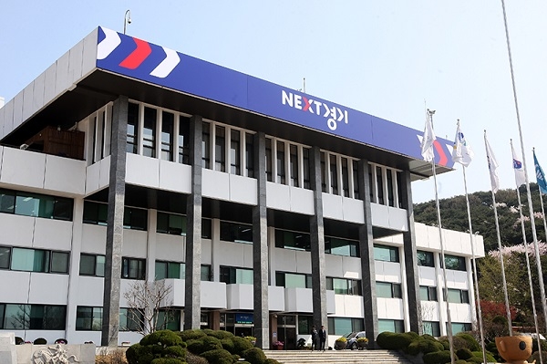 경기도 남경필지사는 지하철 1호선과 4호선 미세먼지 농도가 환경부 권고기준을 초과했다는 조사결과를 발표하고, "근본적인 미세먼지 저감대책"을 마련해야 한다고 밝혔다.
