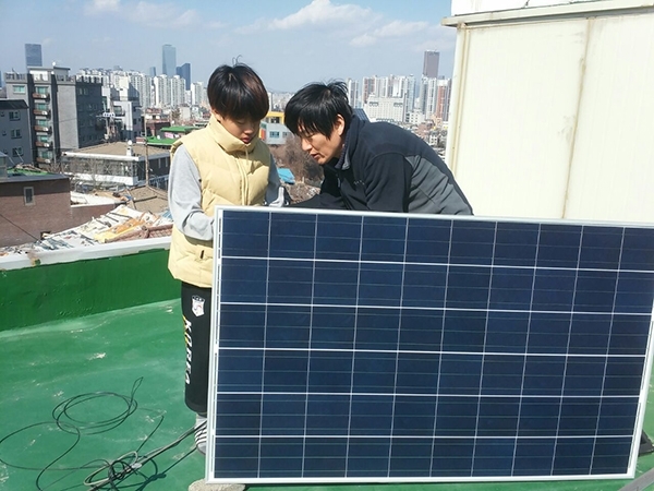 LH가 임대아파트 옥상에 태양광발전 설비 보급에 나선다. [사진=시민햇빛발전조합]