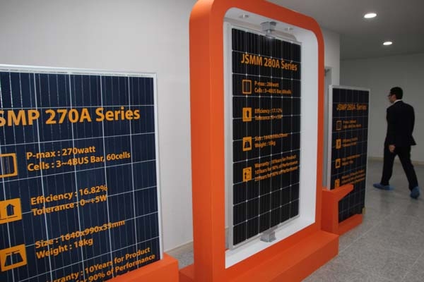 충남 아산시에 소재한 제이에스피브이 제2공장은 8세대 전자동 양산 설비를 도입해 400MW 규모의 태양광 모듈을 생산하고 있다. [사진=JSPV]