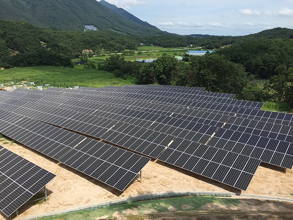 정우이엠씨는 지난해 일본 태양광발전 시장에 80MW 규모의 태양광 구조물을 수출했다. [사진=정우이엠씨]