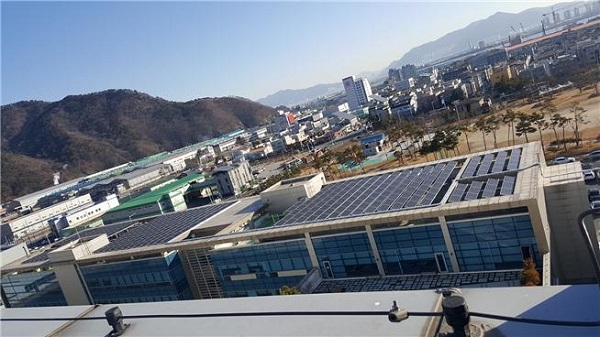 LS산전 부산공장에 2.7MWh 규모의 태양광연계 ESS가 구축됐다. [사진=부산광역시]