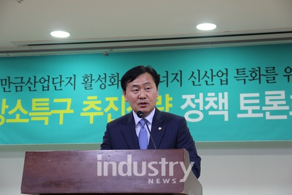 김관영 의원은 "군산경제의 성장 잠재력 확충과 일자리 창출을 위해 지역역량의 결집이 필요한 때"라고 말했다.[사진=인더스트리뉴스]