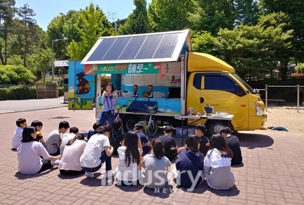 묘곡초등학교에서 진행된 찾아가는 에너지놀이터 교육 현장 [사진=서울시]