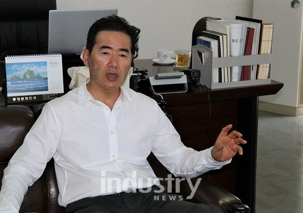 엄재윤 대표는