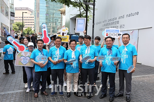 한국전기공사협회, 전기공사공제조합, 에너지시민연대가 공동으로 에너지 절약 캠페인을 벌였다. [사진=한국전기공사협회]