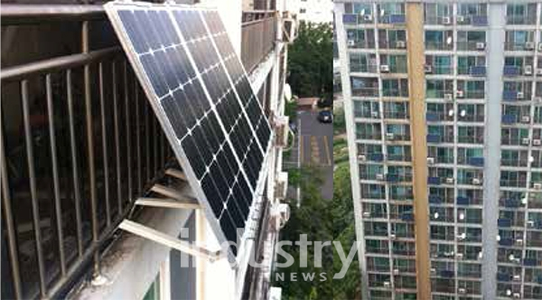태양광 모듈제조 및 발전기업 에스에너지가 서울시 미니태양광 보급사업 확대에 적극 나선다. [사진=서울시]