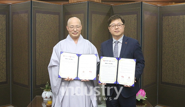 동서발전과 대한불교 조계종이 유휴부지를 활용해 재생에너지를 확산하는데 협력하기로 양해각서를 체결했다. [사진=동서발전]