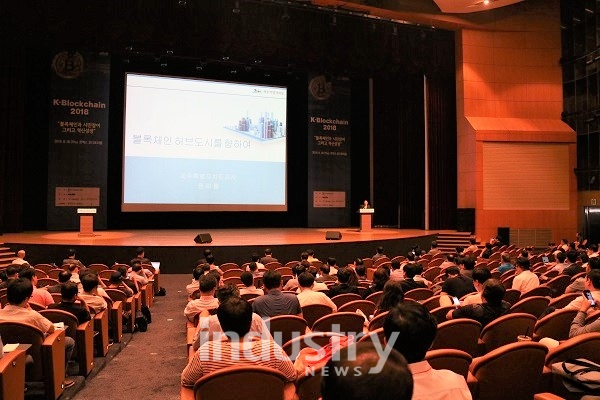 원희룡 제주도지사는 도민이 체감할 수 있도록 우선 토지대장을 부동산 등에 블록체인 시스템 도입을 하겠다고 말했다. [사진=인더스트리뉴스]