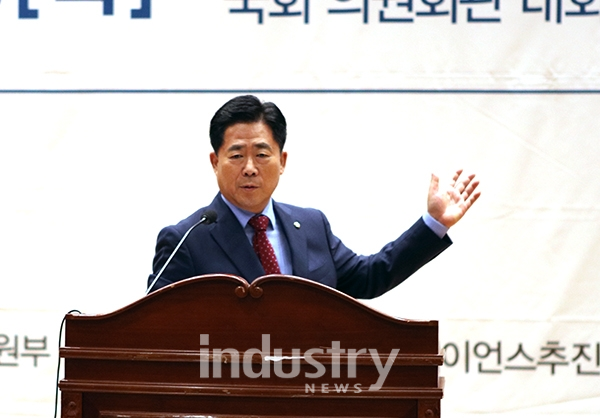 국회 산업통상자원중소벤처기업위원회 소속 김규환 의원(자유한국당)은 “수소산업 육성을 위한 특별법 제정법 발의를 통해 수소 사회 활성화를 위한 길을 열었다"며 수소 사회를 위해 적극 앞장서겠다고 했다. [사진=인더스트리뉴스]