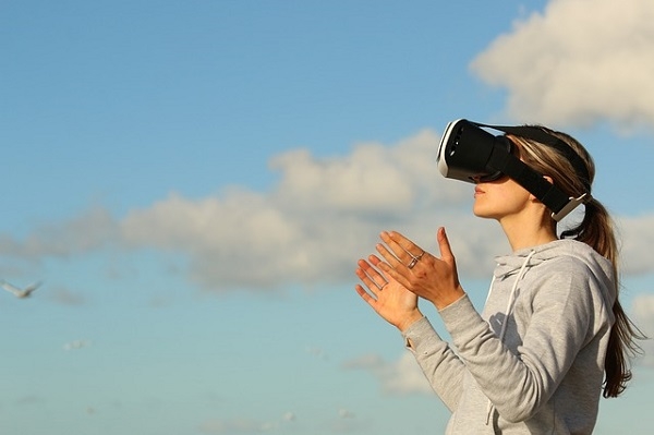 온라인상에서 가상현실(VR) 가상제품을 경험하고 주문까지 할 수 있는 모바일 앱 개발‧보급에 4년간 80억원을 투입한다. [사진=pixabay]