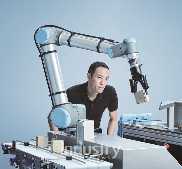 2020년까지 산업용 로봇 판매량을 15만대로 늘릴 예정이며 로봇밀도 역시 150대까지 상향하는 것을 목표로 하고 있다. [사진=유니버설로봇]