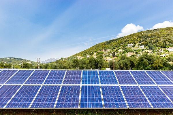 임야의 한계임지와 준보전 산지 1%(1,000km2, 100,364km2)만 허용해도 태양광 100GW가 설치 가능하다. [사진=dreamstime]