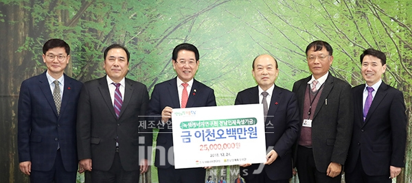 전라남도와 경기도가 지역 상생 나눔 태양광발전소 건립을 추진, 그 첫 결실로 수익금의 일부를 장학금으로 기탁하게 됐다. [사진-전라남도]