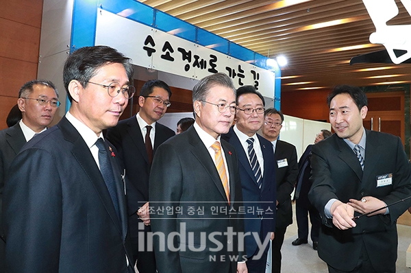 정부는 수소경제를 통해 자동차·선박 등 수송분야와 전기·열 생산 등 에너지분야까지 다양한 새로운 시장과 산업창출이 가능할 것으로 전망하고 있다. [사진=산업통상자원부]