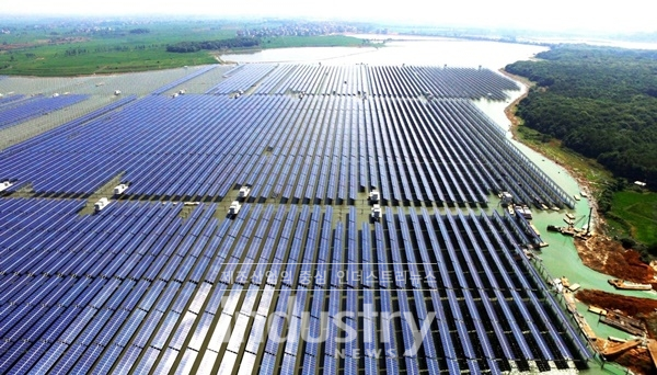 알마덴의 폴리 듀얼-글라스 모듈이 사용된 80MW 규모의 태양광발전소 [사진=Almaden]