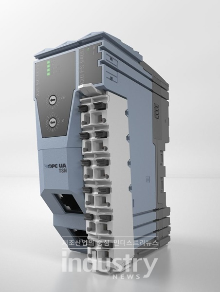 2018 SPS IPC Drives 전시회에서 TSN상의 OPC UA를 탑재한 최초의 버스 컨트롤러를 공개했다. [사진=B&R]