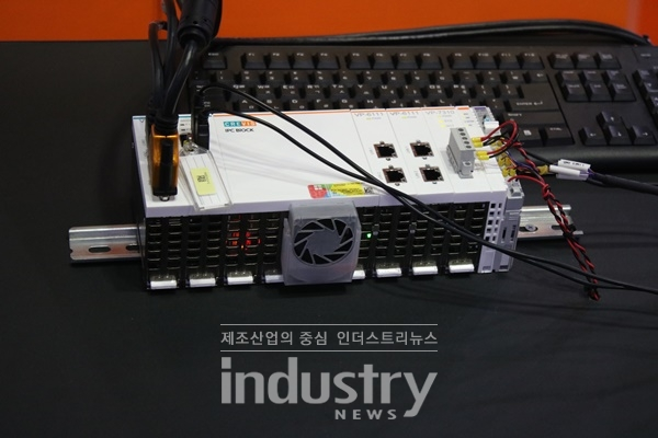 크래비스가 I/O 모듈을 무한정 확장할 수 있는 산업용 PC를 '오토메이션월드 2019'에서 공개했다. [사진=인더스트리뉴스]