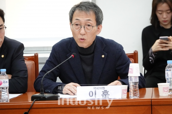 이훈 의원은 820억원에 달하는 벌칙성 부과금은 공공기관들이 안이하고 미흡하게 운영되고 있는 방증이라고 지적했다. [사진=이훈 의원실]