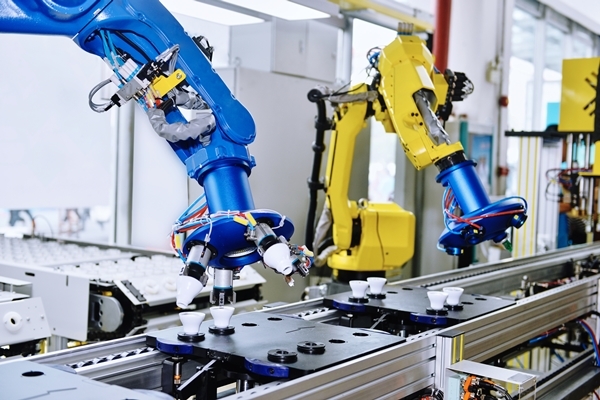 로봇 산업의 발전을 위해서는 안전성과 생산성을 동시에 높이려는 노력이 필요하다. [사진=dreamstime]