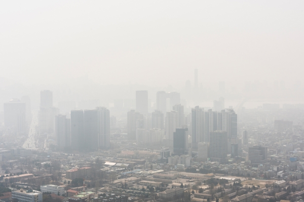 전라북도는 11월 1일 진행되는 1차 훈련은 초미세먼지(PM2.5) 위기경보 2단계(주의) 발생에 따른 영상회의 및 서면훈련이 진행되고, 11월 15일 진행되는 2차 훈련은 도내 전체 행정·공공기관이 참여해 공공차량 2부제, 도로청소 강화 등의 훈련을 실시할 계획이다. [사진=iclickart]