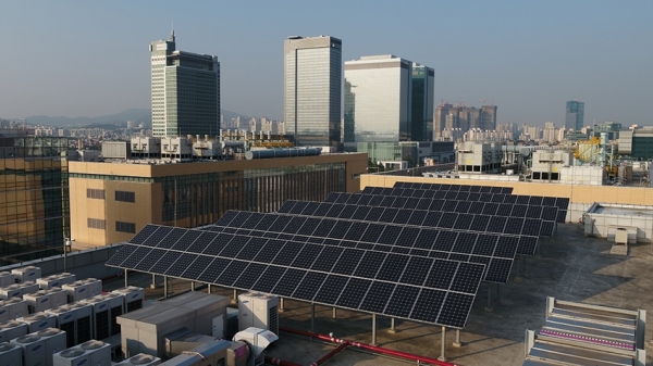 삼성전자는 재생에너지 자체 보급을 위해 2018년 수업사업장에 1.9MW 규모의 태양광 발전설비를 갖췄다. [사진=삼성전자]