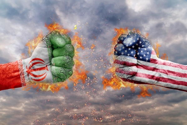 이란의 보복 공격으로 경제 지표가 요동치고 있다. [사진=dreamstime]