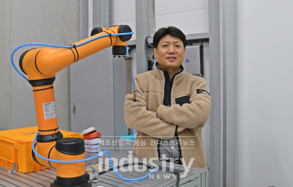 아미쿠스 이상범 대표는 오랫동안 로봇R&D 업무를 해오면서 유럽과 중국, 중동아시아 등 다양한 지역과의 커넥션을 바탕으로 로봇 유통과 아웃소싱, 솔루션 개발 등 다양한 분야를 섭렵하고 있다. [사진=인더스트리뉴스]