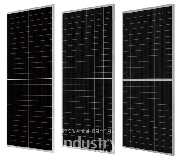 JA솔라는 태양전지 셀의 핵심 특허 기술을 바탕으로 고출력, 고내구성 모듈을 발 빠르게 공급하고 있다. 사진 왼쪽부터 JAM78S10-435, 440Wp/MR, JAM72S10-400, 415Wp/MR, JAM72D10-395, 410Wp/MB [사진=JA솔라]