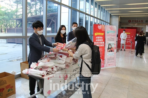 롯데제과가 가정의 달을 맞아 임직원을 대상으로 깜짝 이벤트를 진행했다고 밝혔다. [사진=롯데제과]