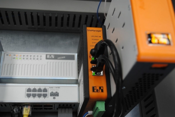 SiteManager는 설치된 PLC를 통해 시설 현장에서 해당 기계들을 인터넷 및 GateManager 서버에 연결하는 인터넷 접속 기능을 지닌 소형 보안 모뎀이다. [사진=B&R]