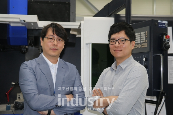 한국생산기술연구원 3D프린팅제조혁신센터 연구를 도맡고 있는 손용 센터장(왼쪽)과 이협 선임연구원(오른쪽) [사진=인더스트리뉴스]