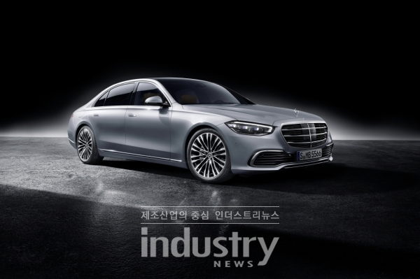 더 뉴 메르세데스 벤츠 S 클래스(The new Mercedes Benz S-Class)가 메르세데스 미 미디어(Mercedes me media) 사이트에서 9월 2일(현지시각) 공개됐다. [사진=메르세데스 벤츠]