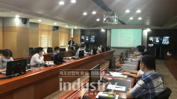 한국서부발전 감사부서 직원들이 문화체육관광부가 지정한 충남지역 국어문화원으로부터 국어감사관 교육을 수강하고 있다. [사진=한국서부발전]