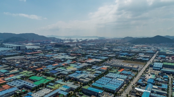 산업단지별 주요 업종과 연계해 적용하고 주효할 시 타 공정으로 적용을 확대 유도하는 단계별 전략이 필요하다는 것이 전문가들의 전언이다.[사진=utoimage]