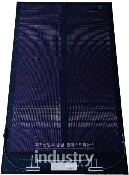 한수원이 개발한 CIGS 박막 태양광 모듈 [사진=한국수력원자력]