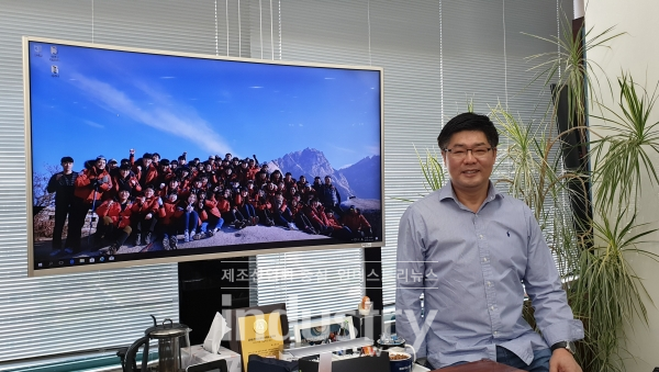 에스피브이가 ‘제55회 납세자의 날’에서 모범납세자로 선정돼 기획재정부장관 표창을 수상했다. 사진은 에스피브이 김성권 대표 [사진=에스피브이]