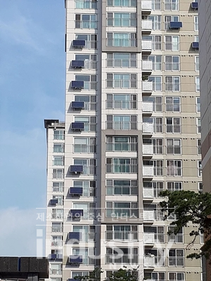 미니태양광발전설비를 설치한 성남시내 아파트 전경 [사진=성남시]