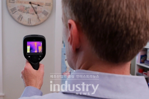 240x180 열화상 실해상도와 MSX를 결합한 FLIR E6-XT는 건물 내외부의 좁은 공간이나 건물 검사를 수행할 때 접근하기 어려운 구역에서도 여러 픽셀을 이용해 판독이 필요한 매우 작은 크기의 목표 대상에 발생한 문제도 손쉽게 발견할 수 있게 도와준다. [사진=플리어]