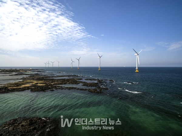 한국남동발전에서 운영 중인 탐라해상풍력발전소 전경 [사진=한국남동발전]