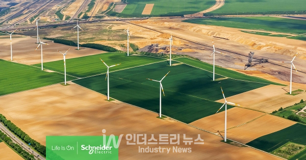 슈나이더일렉트릭이 Environment + Energy Leader로부터 공급망 이니셔티브 부문에서 최고 프로젝트를 수상했다. [사진=슈나이더일렉트릭]