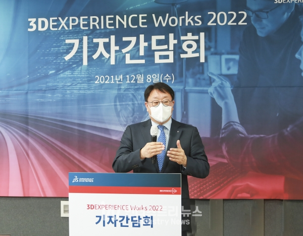 3D익스피리언스 웍스 2022를 발표하는 다쏘시스템 김화정 CRE사업본부장.