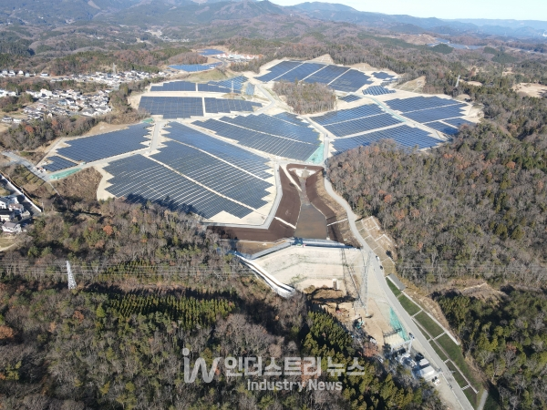 일본 이바라키 현에 건설한 35MW 규모 이소하라(Isohara) 태양광 프로젝트. 바이와알이가 일본에서 착공한 최초의 프로젝트로 코로나 상황을 극복하며 완공했다. [사진=바이와알이]