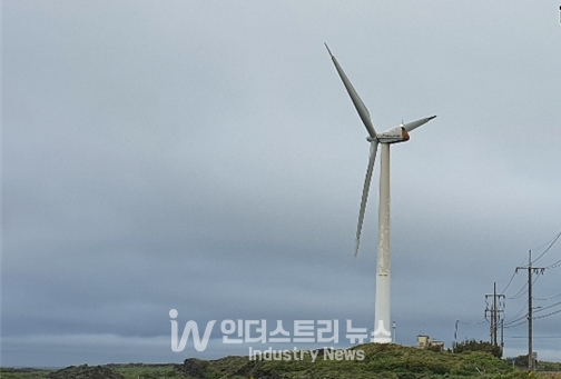 제주에너지공사는 행원 풍력발전단지에서 설계수명 20년이 경과한 6호기에 대해 자체 상태진단 결과를 토대로 2022년 6월 13일 가동중지를 결정했다. [사진=제주에너지공사]