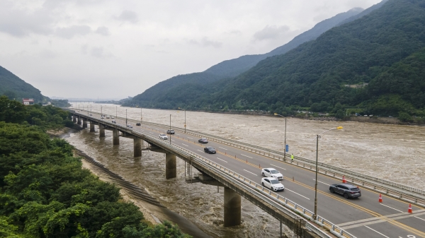 환경부와 국토부가 홍수예보의 정확도를 높이고 최적의 시간(골든타임)을 확보할 수 있도록 ‘가상모형(Digital Twin), 공간정보 활용 세미나’를 마련한다. [사진=utoimage]