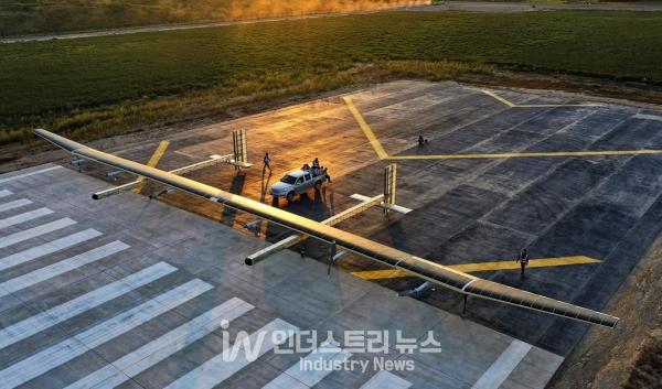 중국이 태양광으로 구동되는 대형 무인항공기(UAV)를 11월에 선보인다. 사진은 태양광 동력 대형 무인항공기 치밍싱-50(Qimingxing-50) [사진=중국항공산업총괄]