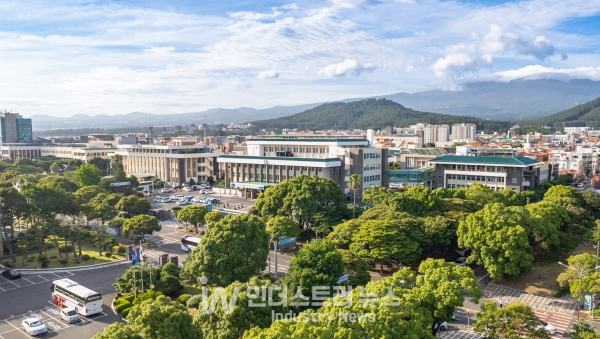 제주도가 쓰레기 감량에 적극 동참해 휴가철 생활쓰레기 발생량을 줄였다. [사진=제주특별자치도]