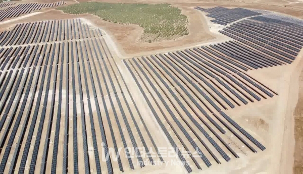 지난 2020년 11월, 한화에너지가 아마렌코 솔라에 매각한 타 태양광 발전소 전경(50MW, 스페인 세비야 지역) [사진=한화에너지]