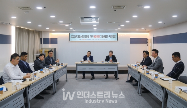 ‘FA저널 Autonomous Manufacturing’과 ‘인더스트리뉴스’가 지난 17일 ‘2023년 제조산업 발전을 위한 머신비전 기술동향과 시장전망 간담회’를 열고 최신 기술 동향 및 발전 방향을 살펴봤다. [사진=인더스트리뉴스]<br>