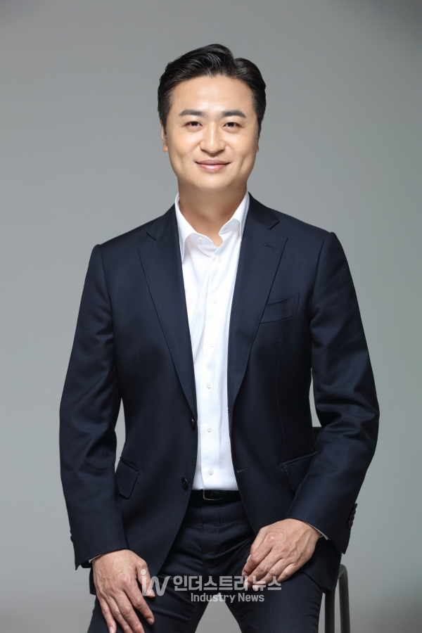 빅웨이브로보틱스 김민교 대표는 “자사는 연간 300건 넘게 솔루션을 제공하며 국내 사업장 내 로봇 자동화를 이끌고 있다”고 말했다. [사진=빅웨이브로보틱스]<br>